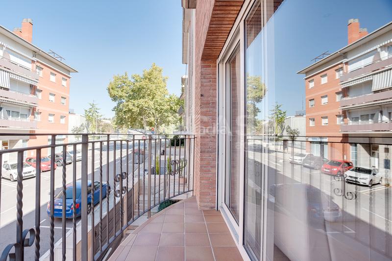 Foto b8c5b29c-0cc3-401c-a678-2ed865e2a349. Casa adossada amb aparcament a Font Verda Granollers