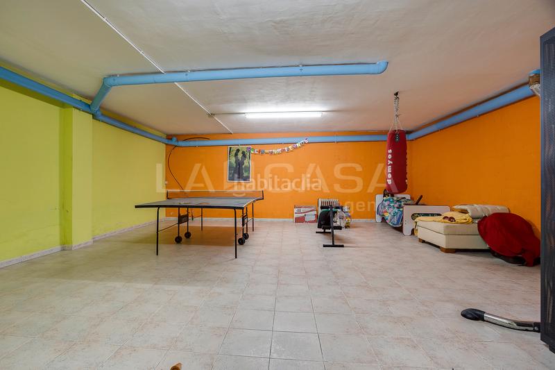Foto c2d3f799-919f-47f8-8d36-4c28e21b521e. Casa adossada amb aparcament a Font Verda Granollers