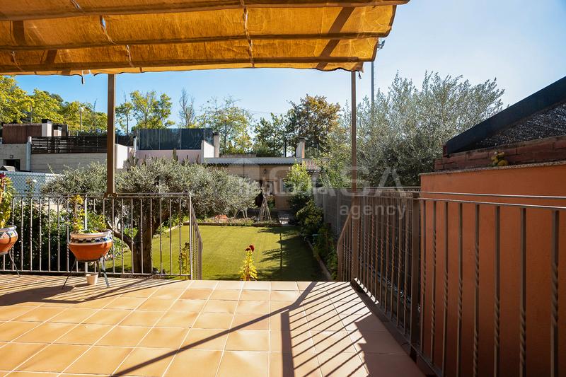 Foto ef30c041-60f6-4633-acba-d5441dba54ce. Casa adossada amb aparcament a Font Verda Granollers