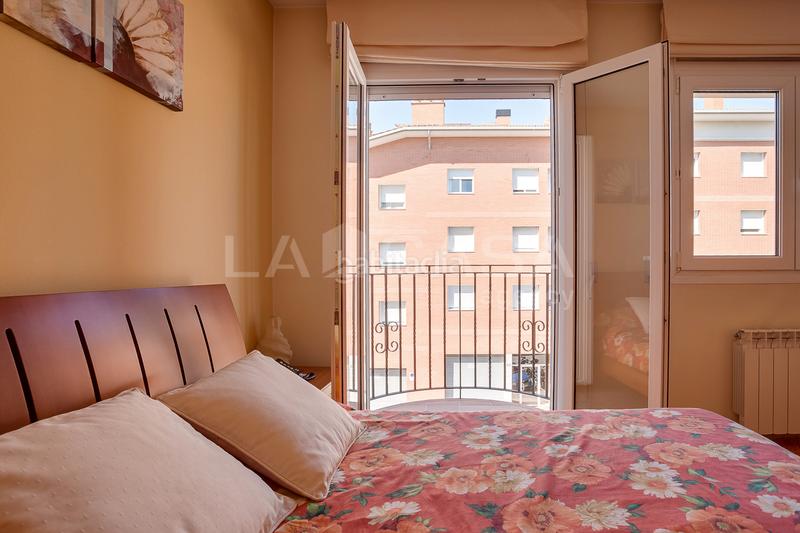 Foto f2d232e8-d165-4a5d-849a-a822239c603b. Casa adossada amb aparcament a Font Verda Granollers