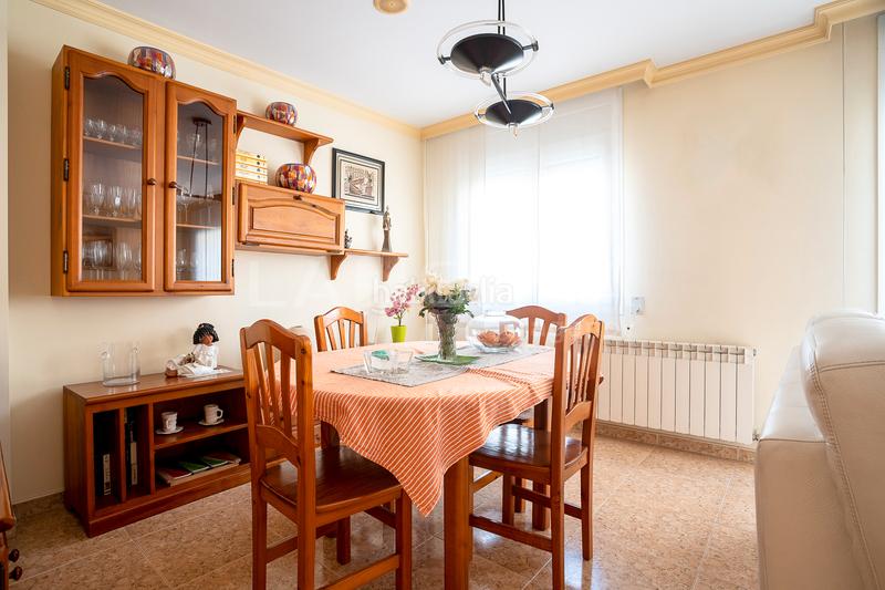 Foto f898839c-1c24-4ab3-a16f-a2c22e720d12. Casa adossada amb aparcament a Font Verda Granollers