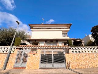 Maison  Avinguda barcelona. Casa cinco habitaciones