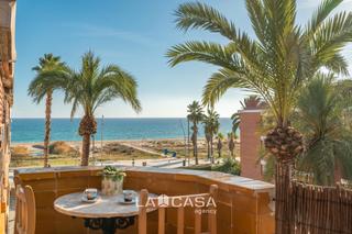 Attique  Passeig marítim. Terraza