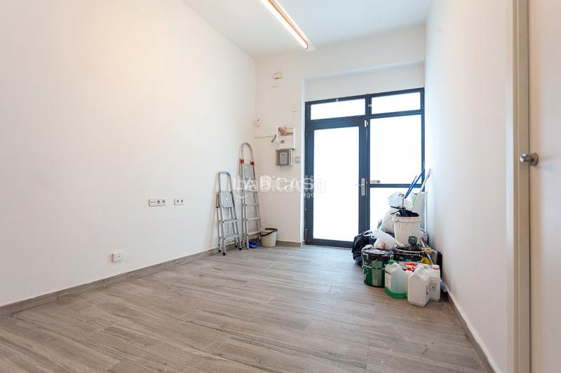 Foto 88322d51-8351-467e-a7f3-e580d376b689. Local comercial local reformado en La Florida Hospitalet de Llobregat (L´)