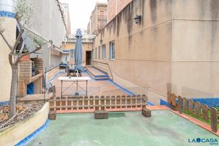 Piso  Carrer de margarit. Finca dos plantas