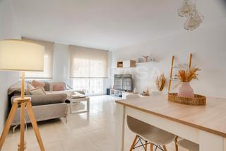 Pis  Carrer verge de montserrat. Balcon tres habitaciones