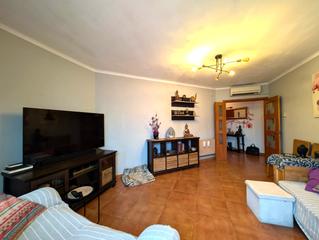 Piso  Carrer de la travessera. Tres habitaciones
