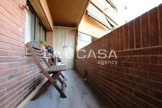 Pis  Passeig de valldaura. Ascensor tres habitaciones