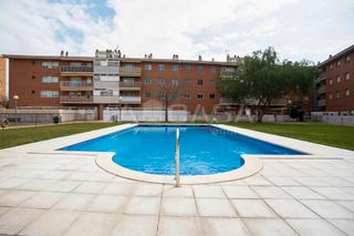 Pis  Carrer riera. Tres habitacionrd piscina