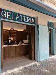 Local Comercial  Carrer de lleida. Heladeria emblematica en funcionamiento