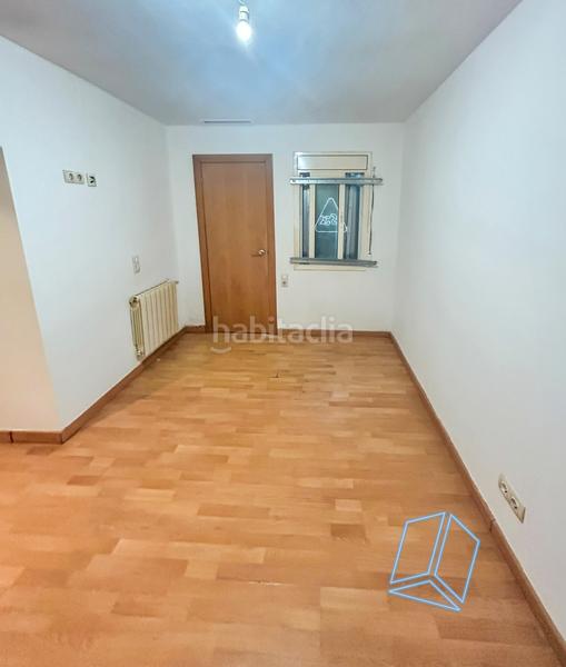 Foto 356e7dc1-14fb-4864-b4eb-555a474a7093. Planta baja terraza tres habitaciones en Centre Cornellà de Llobregat