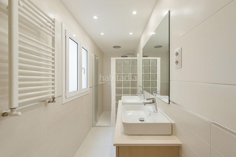 Foto b38383a6-518a-49b5-a724-c061e1d0bf46. Planta baja terraza tres habitaciones en Centre Cornellà de Llobregat