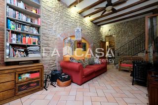 Doppelhaus  Plaça d'eivissa. Vivienda reformada con terraza privada en barrio con encanto. 98