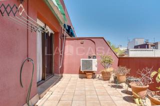 Appartement  Carrer de les esquadres. Terraza dos habitaciones