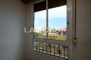 Appartamento  Carrer de concepcin arenal. Tres habitaciones