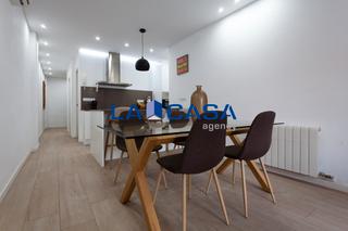Etagenwohnung  Calle valencia. Cuatro habitaciones dos baños