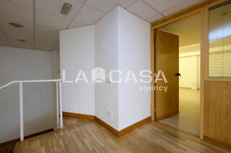 Foto ea80d924-d6be-46c1-9f97-16496b26f70e. Local comercial a Porta Barcelona