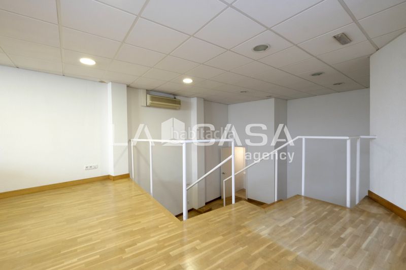 Foto f3c0b0b7-8054-454f-8968-504627f74aa9. Local comercial a Porta Barcelona