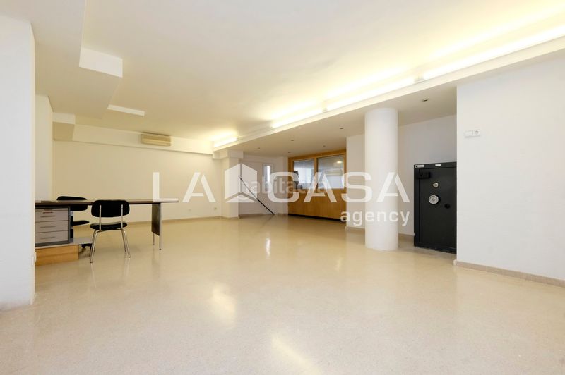 Foto fac6a779-12d9-4d53-9997-6ff282f176e2. Local comercial a Porta Barcelona