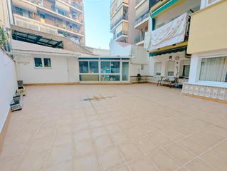 Flat  Avinguda del paral·lel. Terraza tres habitaciones
