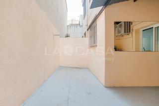 Geschäftsraum  Carrer de frederic prats. Dos baños cuatro esrancias patio