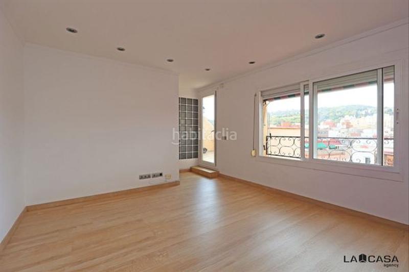 Foto 4c25dee0-5e13-43e5-b622-3170374245b9. Ático terraza tres habitaciones en El Poble Sec - Parc de Montjuïc Barcelona