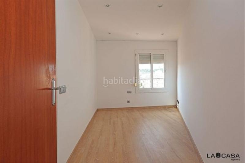 Foto 56c2aee2-ca9e-4e13-b8c5-f9a62c76321d. Ático terraza tres habitaciones en El Poble Sec - Parc de Montjuïc Barcelona