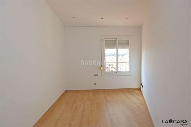 Foto 928a3865-9924-4cfe-99b3-8b356bf1d39e. Ático terraza tres habitaciones en El Poble Sec - Parc de Montjuïc Barcelona