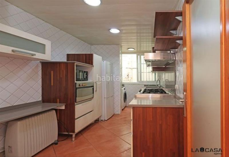 Foto bbf7fbe2-2646-4722-92fd-bd533a0ce8f4. Ático terraza tres habitaciones en El Poble Sec - Parc de Montjuïc Barcelona