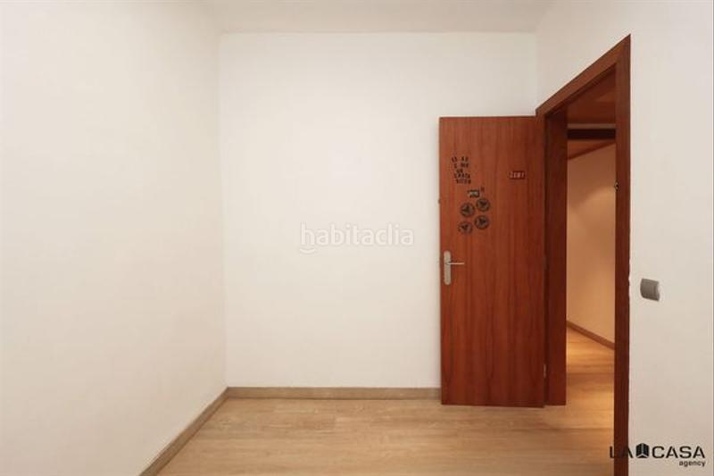 Foto db4bf920-0e32-4a80-963e-2f12e942719b. Ático terraza tres habitaciones en El Poble Sec - Parc de Montjuïc Barcelona