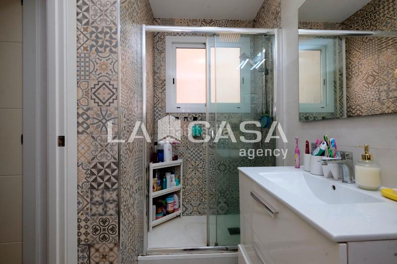 Foto 52732cfc-f6a4-4a1c-90f0-4dd866655f86. Piso cuatro habitaciones dos baños en Vilapicina - Torre Llobeta Barcelona