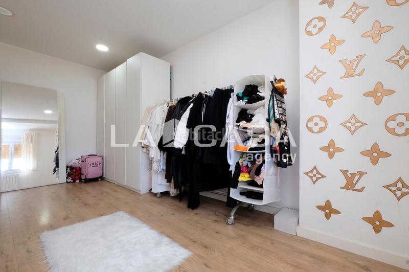 Foto b8397dbc-57eb-4e7e-9993-9cf3d652eb0b. Piso cuatro habitaciones dos baños en Vilapicina - Torre Llobeta Barcelona