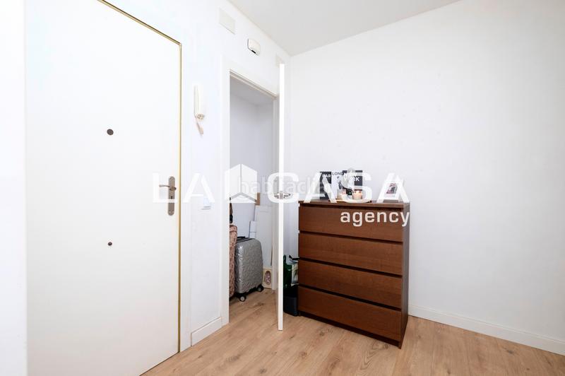 Foto fa22b5f0-3d04-482c-90a9-1a973e3b3e15. Piso cuatro habitaciones dos baños en Vilapicina - Torre Llobeta Barcelona