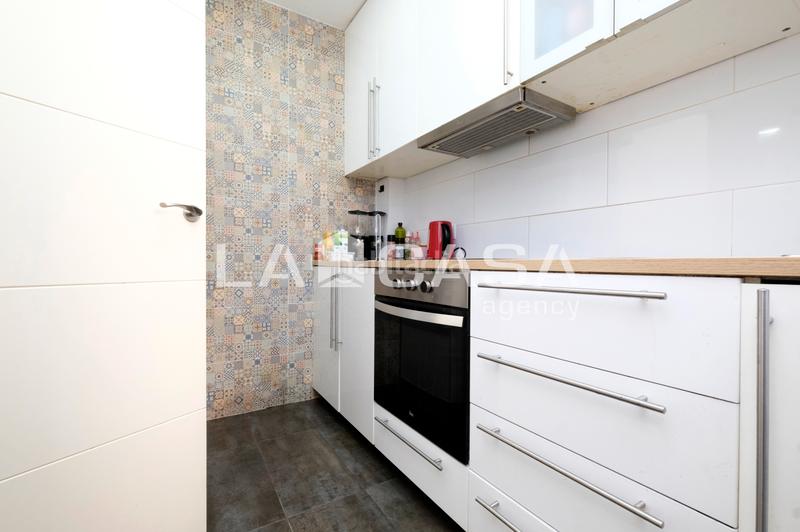Foto fdeafbe3-b249-4f31-82a4-400ad328eebe. Piso cuatro habitaciones dos baños en Vilapicina - Torre Llobeta Barcelona