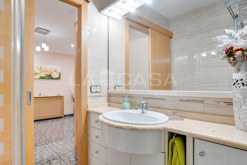 Foto a9669b3b-f6a6-4acd-b864-37764057faaa. Piso ascensor dos balcones en Sanfeliu Hospitalet de Llobregat (L´)