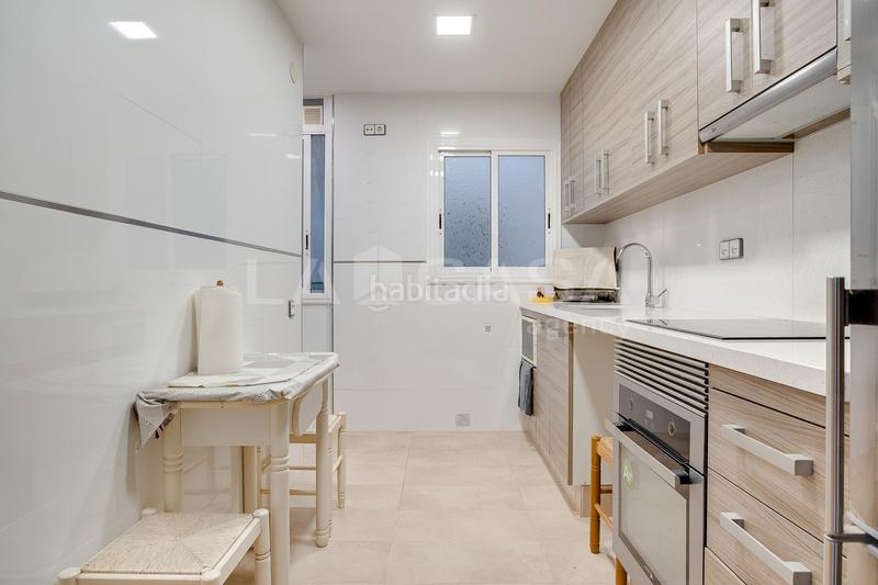 Foto b092715e-944b-4832-a170-576ec76525be. Piso ascensor dos balcones en Sanfeliu Hospitalet de Llobregat (L´)