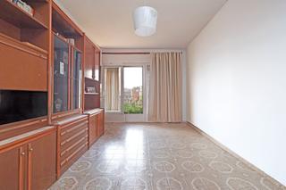 Pis  Carrer de sant antoni mª claret. A reformar, terraza 4 habitaciones