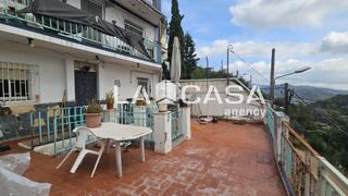 Casa  Carrer de sant feliu de codines. Dos terrazas dos baños