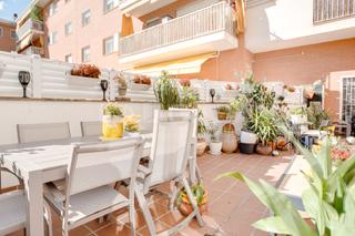 Rez-de-chaussée  Passeig de la ribera. Tres habitaciones terraza