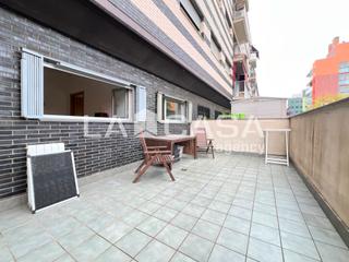 Rez-de-chaussée  Avinguda de la catalana. Terraza dos habitaciones
