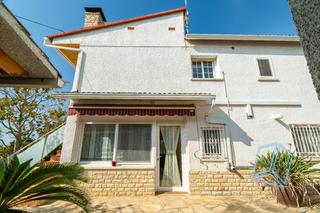 Casa  Carrer de salou. Casa parcela