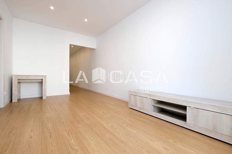 Foto fbe8e95d-016a-4b99-b5f9-c24c9e232bd1. Flat with heating in Vilapicina - Torre Llobeta Barcelona