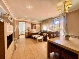 Appartement  Carrer de cantàbria. Balcon tres habitaciones