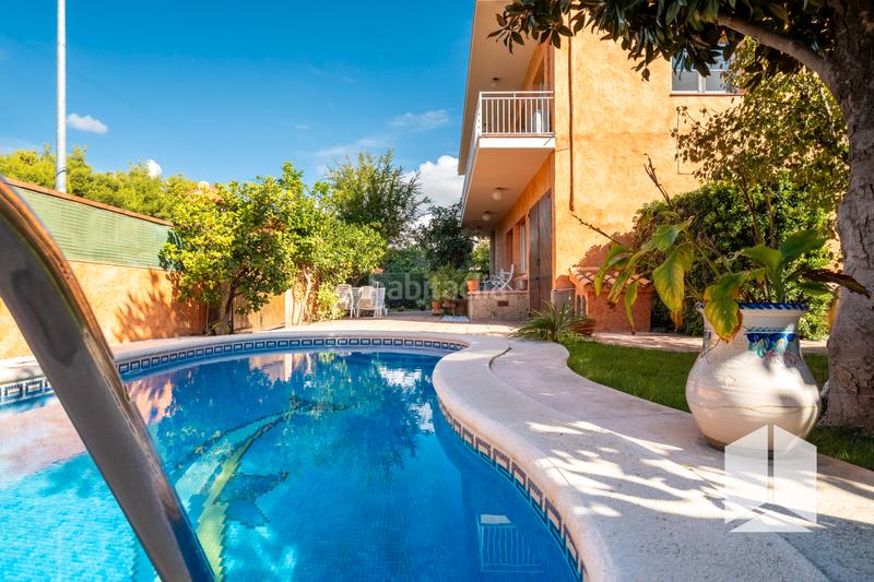 Foto d2681dce-df09-4afa-a7d9-a2d541e09563. Chalet mit heizung parking pool in Les Botigues Castelldefels