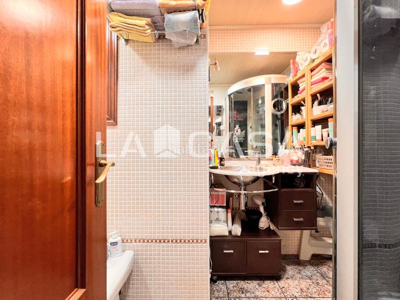 Foto b12a9695-f1f7-482d-b542-8dba43ddedb2. Flat with heating in Llefià Badalona