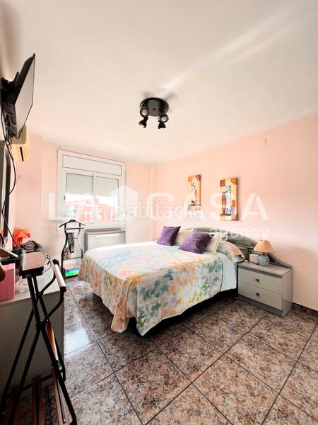 Foto c7897a4e-443c-4bd3-b0f6-f08dfc19e8fd. Flat with heating in Llefià Badalona