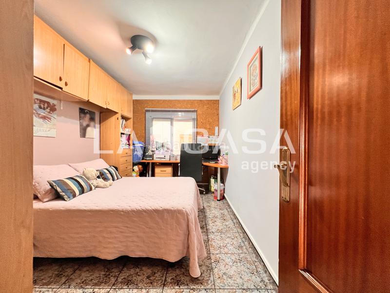 Foto feae36a6-3f93-4199-bd07-3085723ac107. Flat with heating in Llefià Badalona