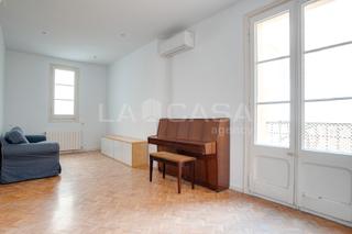 Etagenwohnung  Carrer de provença. Ascensor tres habitaciones y dos baños