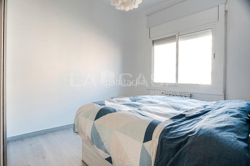 Foto 10df9f6a-2b43-4c44-8970-627a31841aeb. Piso cuatro habitaciones balcon en Llefià Badalona