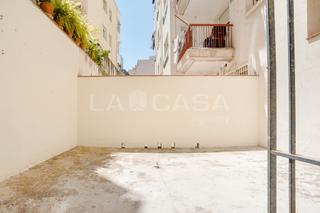 Business premise  Avinguda de josep tarradellas i joan. Local con terraza